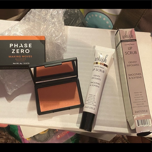 Fabfitfun Hair/Lip/Face bundle - Picture 9 of 10